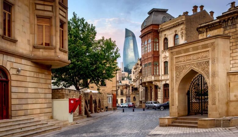 Azerbaijan in crisis as currency plummets 7