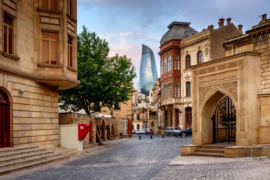 Azerbaijan in crisis as currency plummets 1